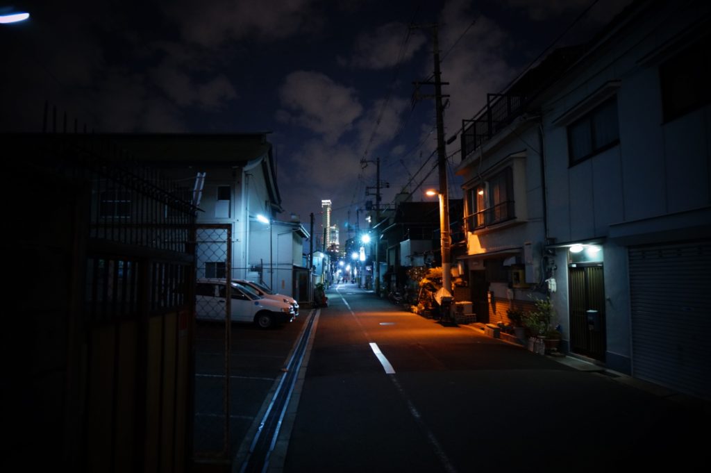 夜中　帰宅　気を遣う